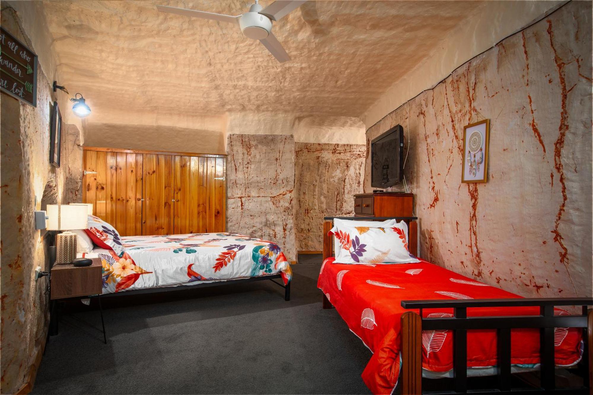 Hotel Di'S Dugouts à Coober Pedy Extérieur photo