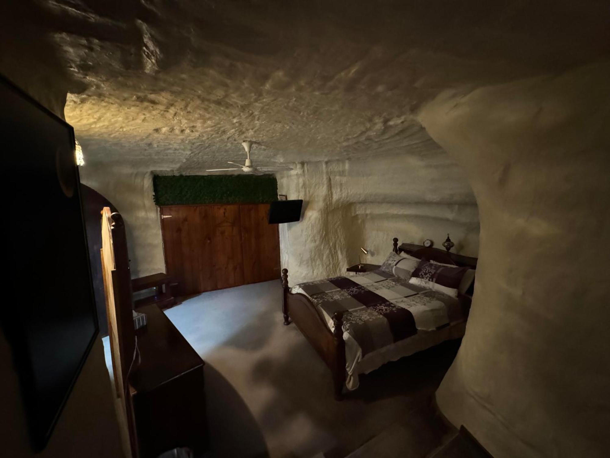 Hotel Di'S Dugouts à Coober Pedy Extérieur photo